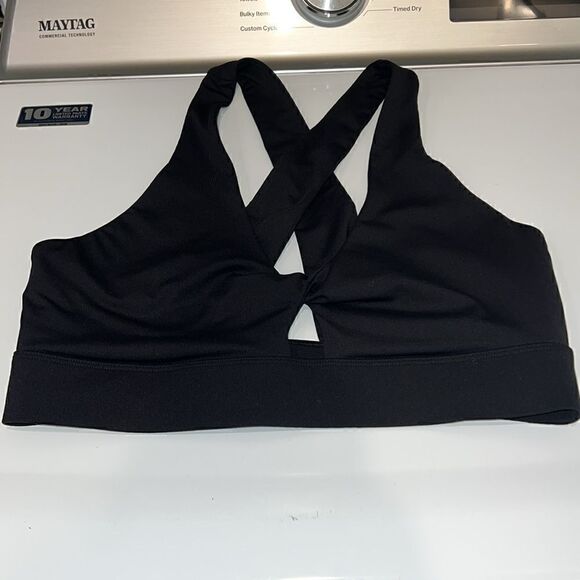 Fabletics Twist Front Medium Impact Black Bra size XL- excellent condition - Picture 2 of 10